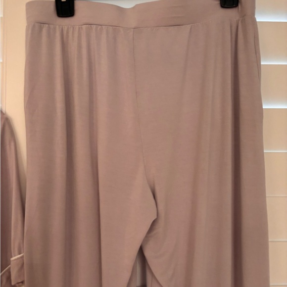 Cozy Earth Women's Bamboo Viscose Stretch Pajama Set - Picture 10 of 11